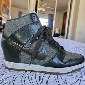 EUC Nike Women’s Dunk Sky Hi Essential Wedge Olive Green Women 9.5